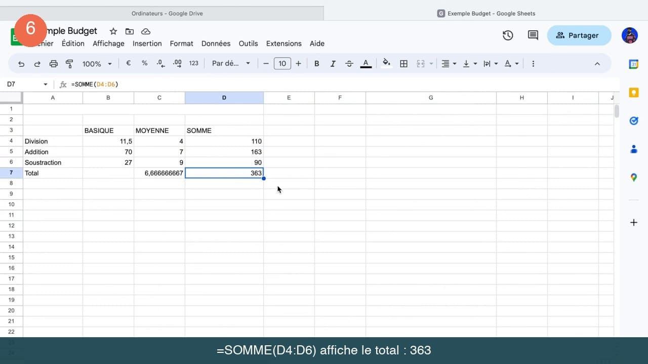 Cellule D7 de Google Sheets affichant 363 avec la formule égal SOMME parenthèse D4 deux-points D6 visible dans la barre de formule